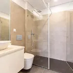 Gloria Liberty I - City At Your Doorstep